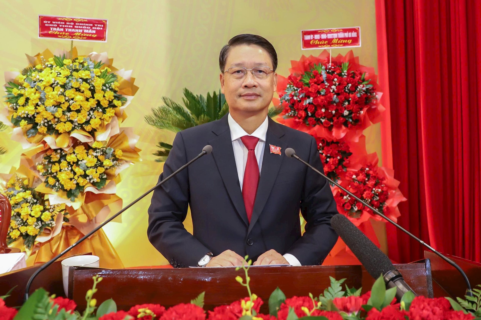 Phó Bí thư Thành ủy Ngô Xuân Thắng trình bày báo cáo kiểm điểm tại đại hội.