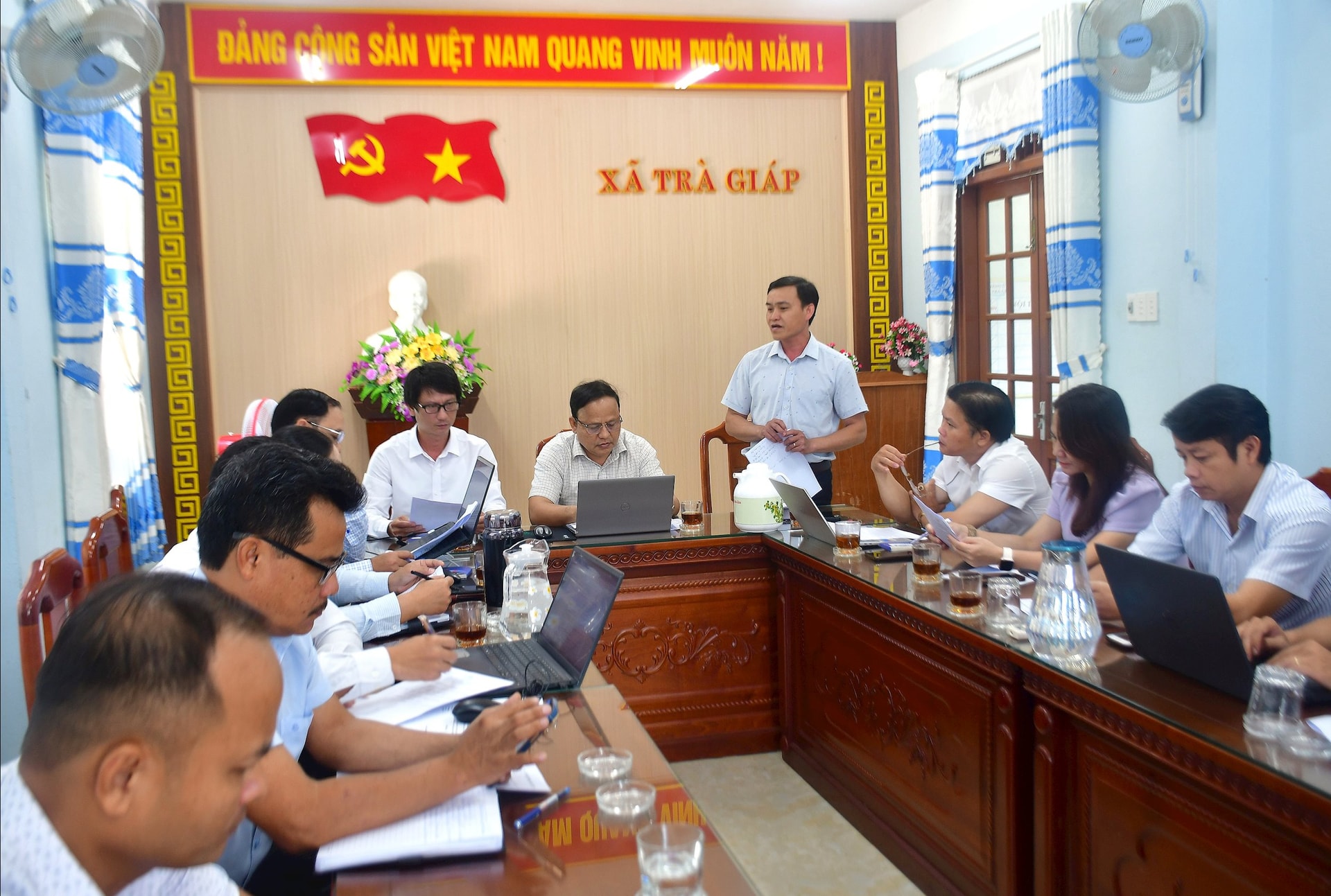 Ba xa hop tien tram