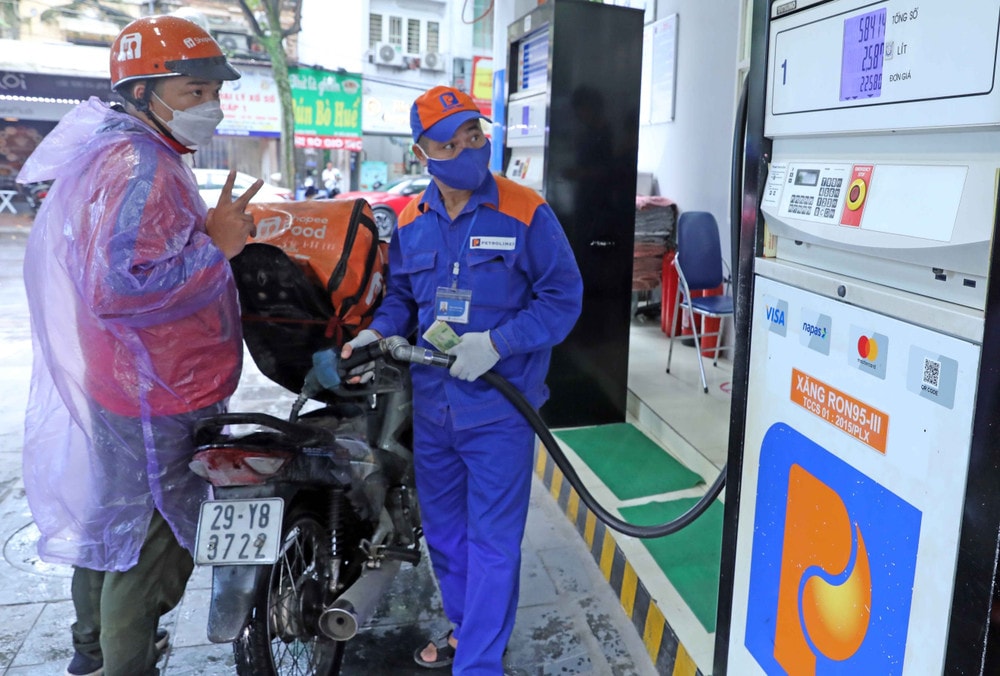 Giá xăng dầu hôm nay 23/9: Nối dài đà giảm