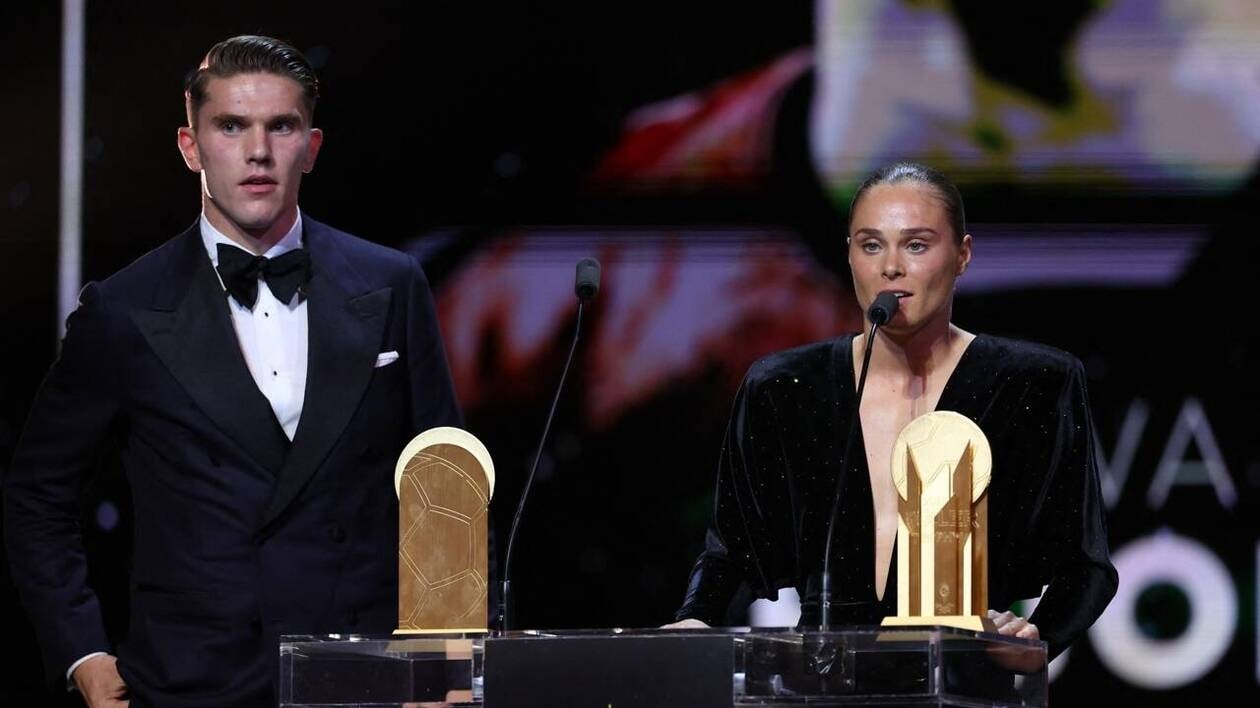 Viktor Gyokeres & Ewa Pajor nhận giải Gerd Muller Trophy 2025