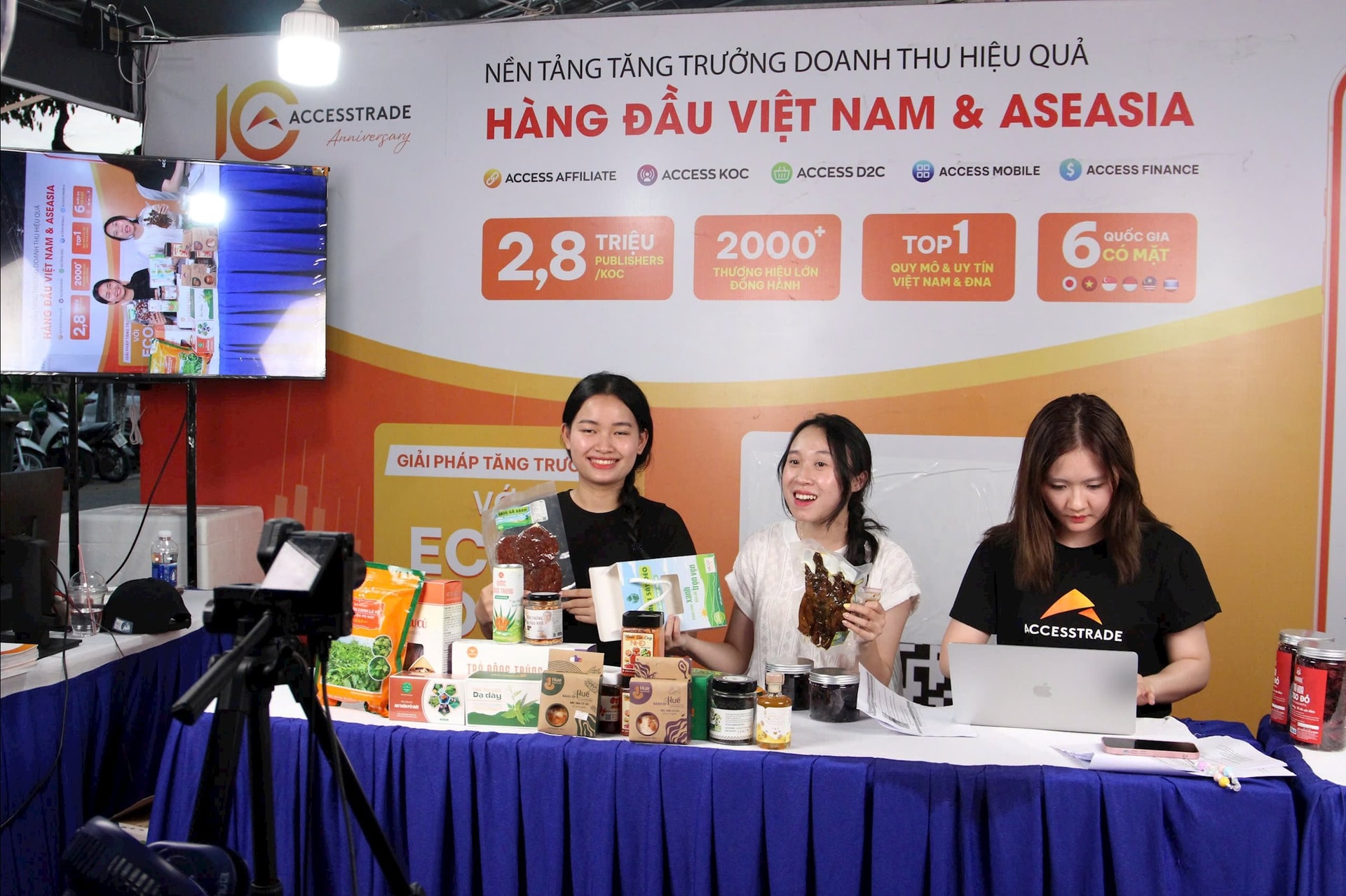 Da Nang, işletmelerin çok kanallı ve sınır ötesi e-ticarete katılımını desteklemeye odaklanıyor. Fotoğraf: TRAN TRUC