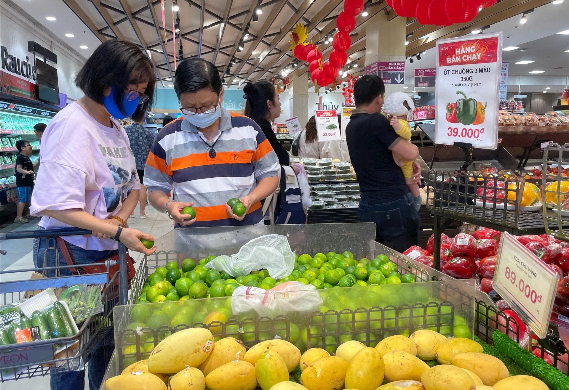 Geleneksel perakende, tüketiciler arasında giderek daha popüler hale gelen e-ticaret sayesinde güçleniyor. Fotoğraf: K.H.
