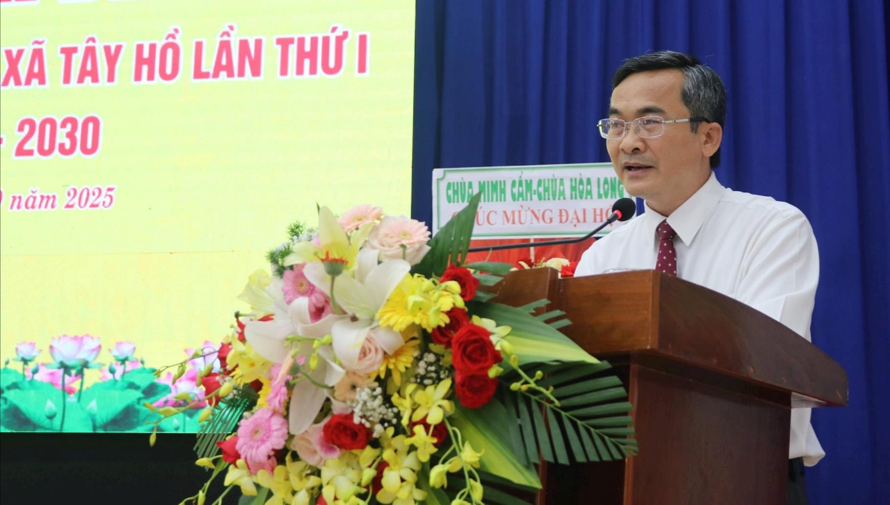 Phó Chủ tịch Ủy ban MTTQ Việt Nam thành phố Nguyễn Phi Hùng phát biểu chỉ đạo tại đại hội. Ảnh: HOÀNG LIÊN