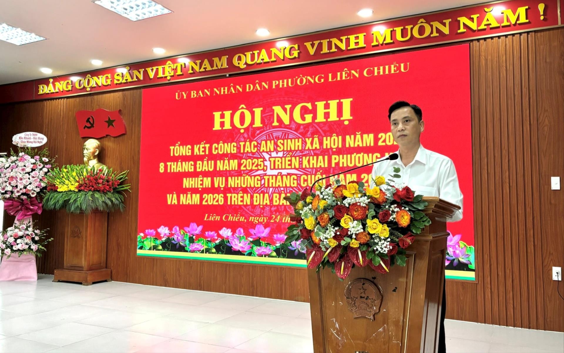 Ο Αντιπρόεδρος της Λαϊκής Επιτροπής της Περιφέρειας Lien Chieu, Nguyen Thanh Lich, έκανε μια αναφορά στο συνέδριο. Φωτογραφία: XUAN THINH