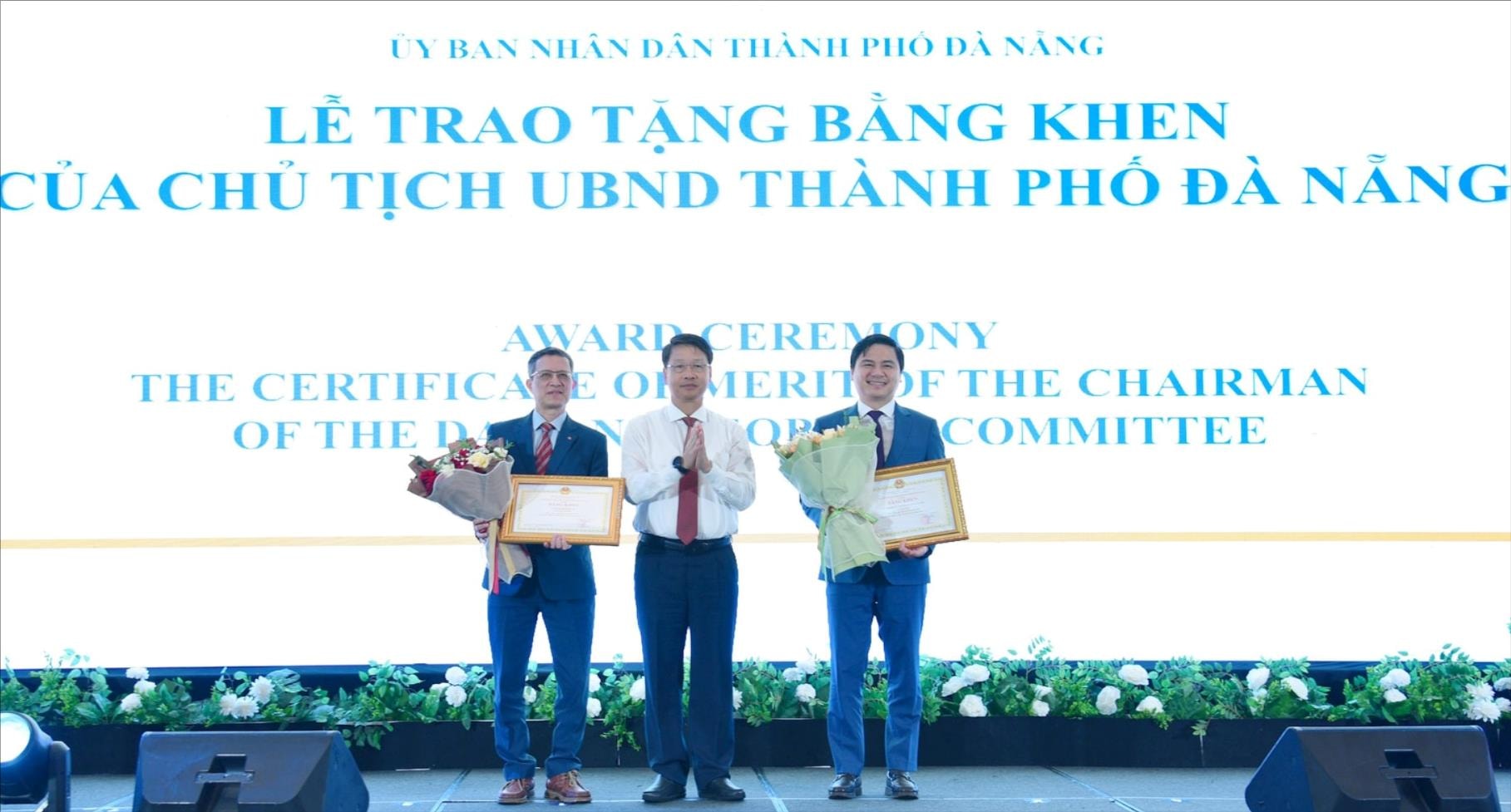 លោក ថង វិបុល ប្រគល់​ប័ណ្ណសរសើរ (១).jpg