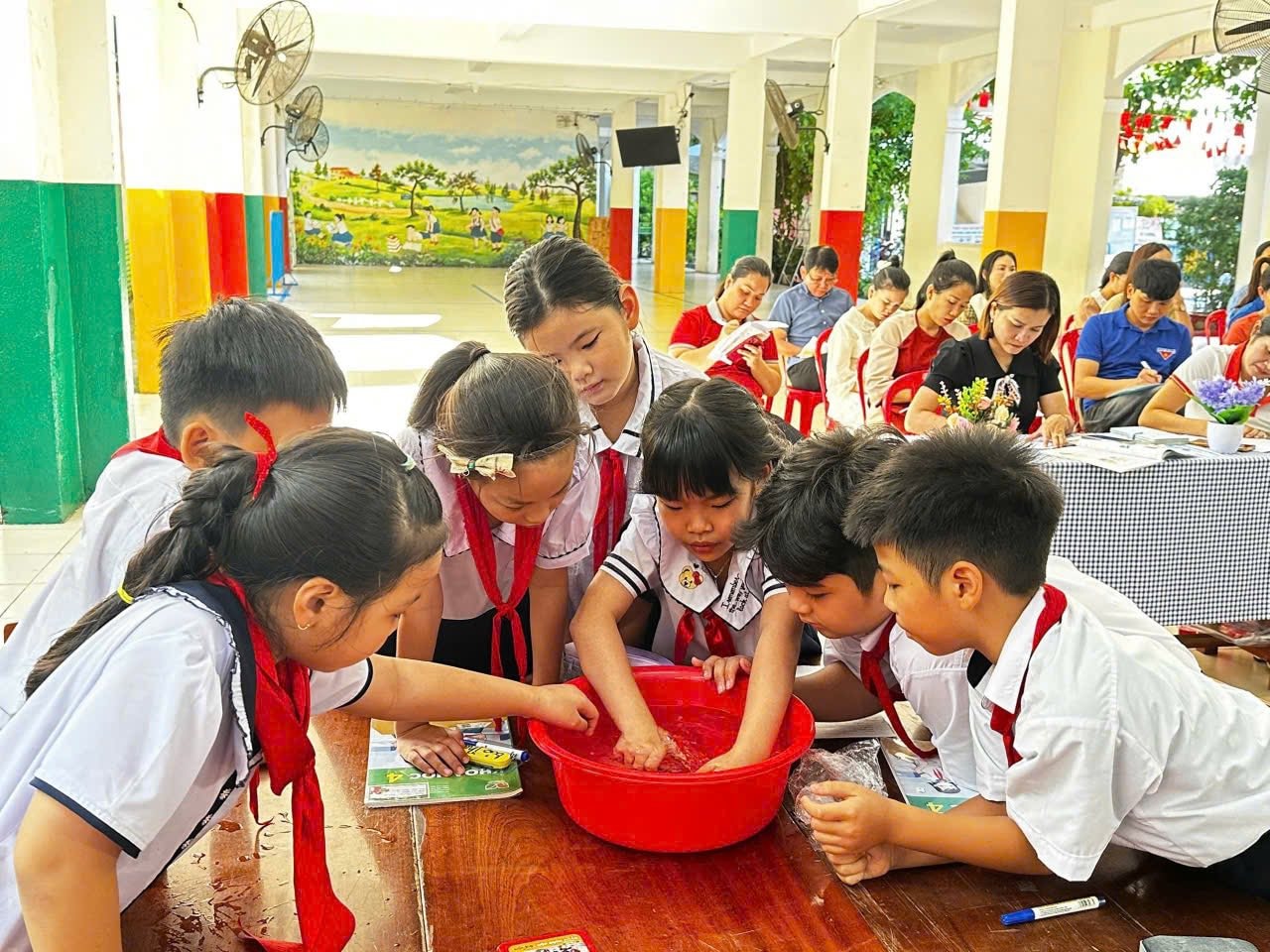 TH Hùng Vương Hải Châu, học thông qua chơi 1