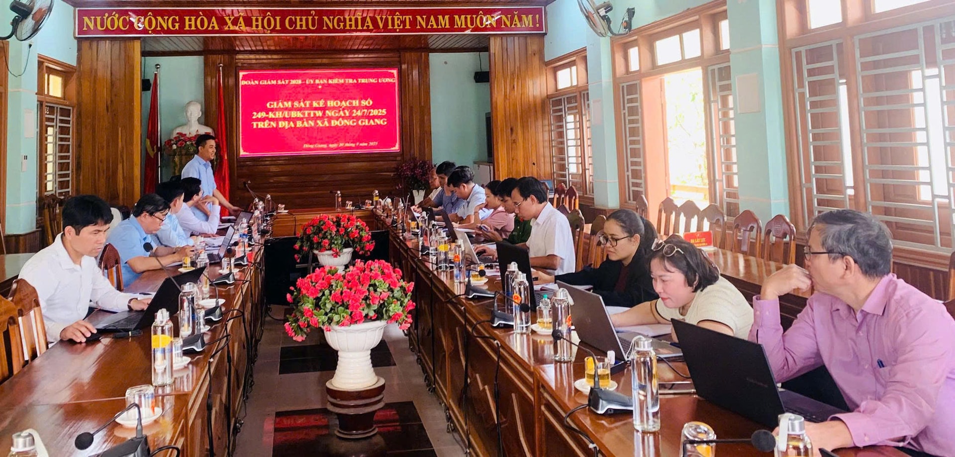 Quang cảnh buổi giám sát. Ảnh NGỌC VY