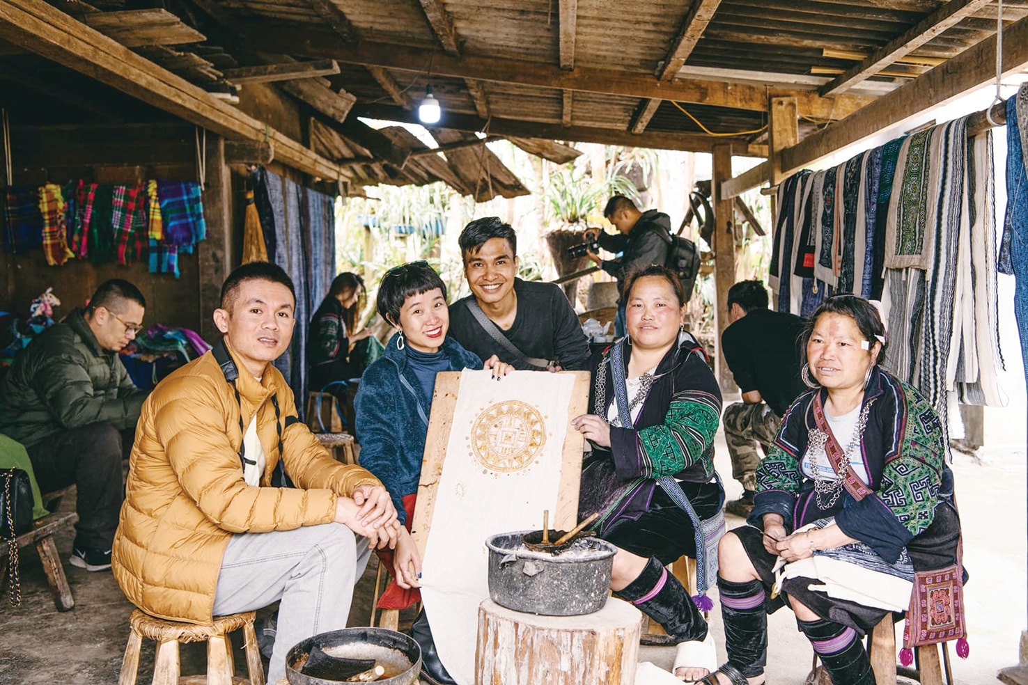 Di pasar brokat orang Mong di Ha Giang.