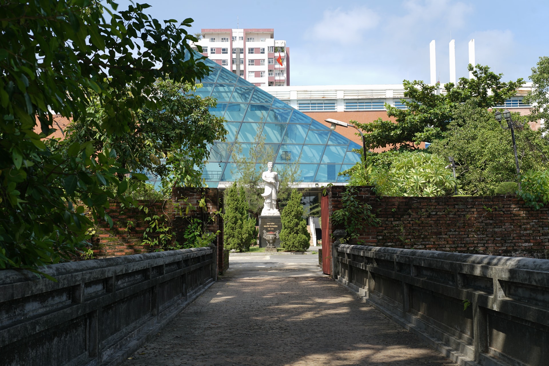 Auf Grundlage alter Dokumente sowie der Lage, des Maßstabs, der Größe und der Form der verbliebenen Mauer wird im Rahmen des Projekts das Osttor restauriert, wobei die Architektur des Südtors berücksichtigt wird.