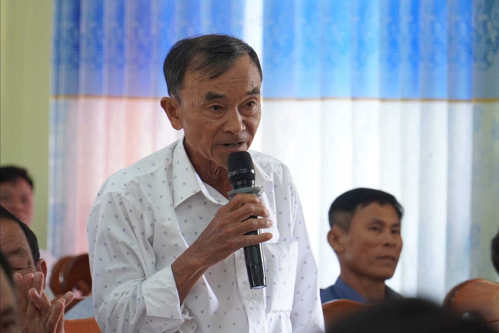 Cử tri Châu Thành Tất nêu ý kiến