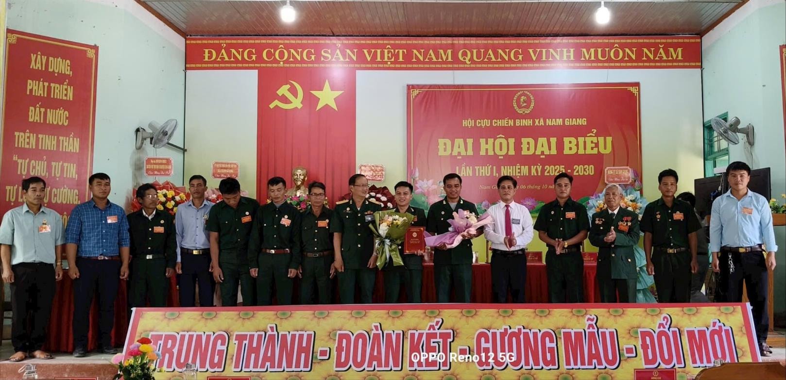 Ban Chấp hành Hội CCB xã Nam Giang khóa mới ra mắt đại hội. Ảnh: VĂN THỦY