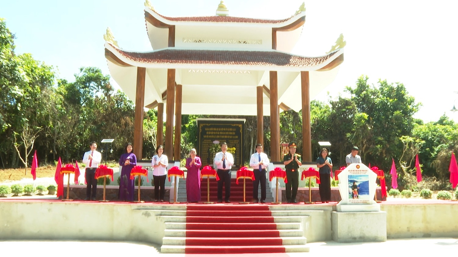 Hình khánh thành