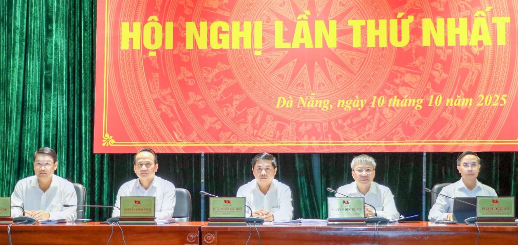 10-10-hoi-nghi-thanh-uy4(1).jpg