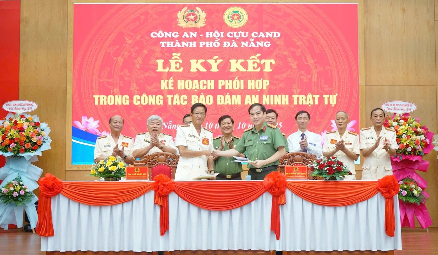cong-an-thanh-pho-va-hoi-cuu-cong-an-nhan-dan-thanh-pho-ky-ket-quy-che-phoi-hop-trong-cong-tac-bao-dam-an-ninh-trat-tu(1).jpg