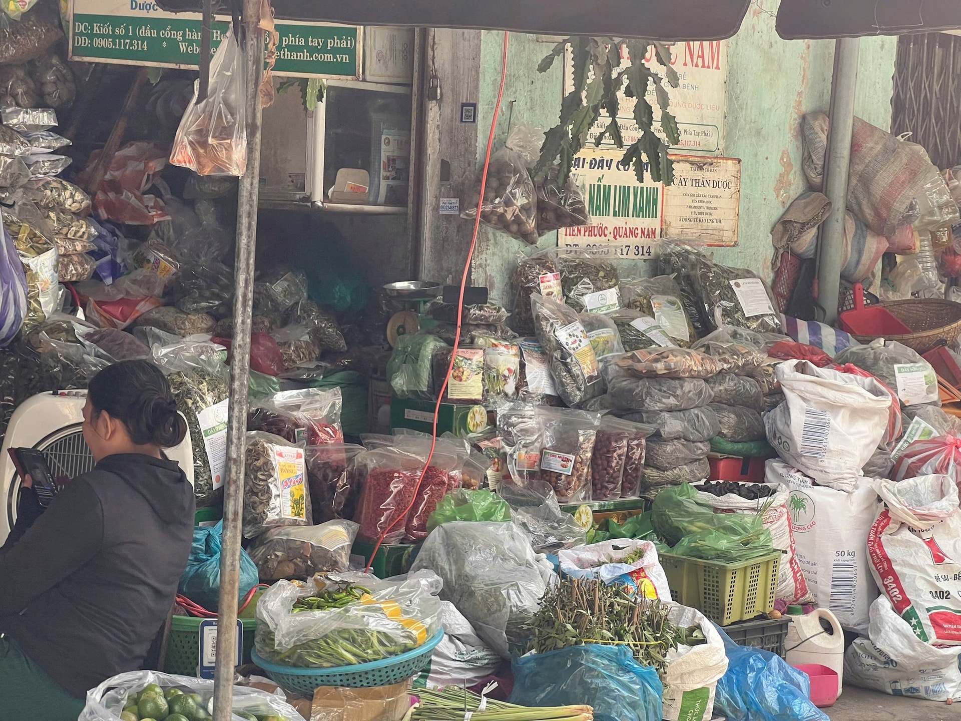 những gian hàng thơm vị thuốc Nam