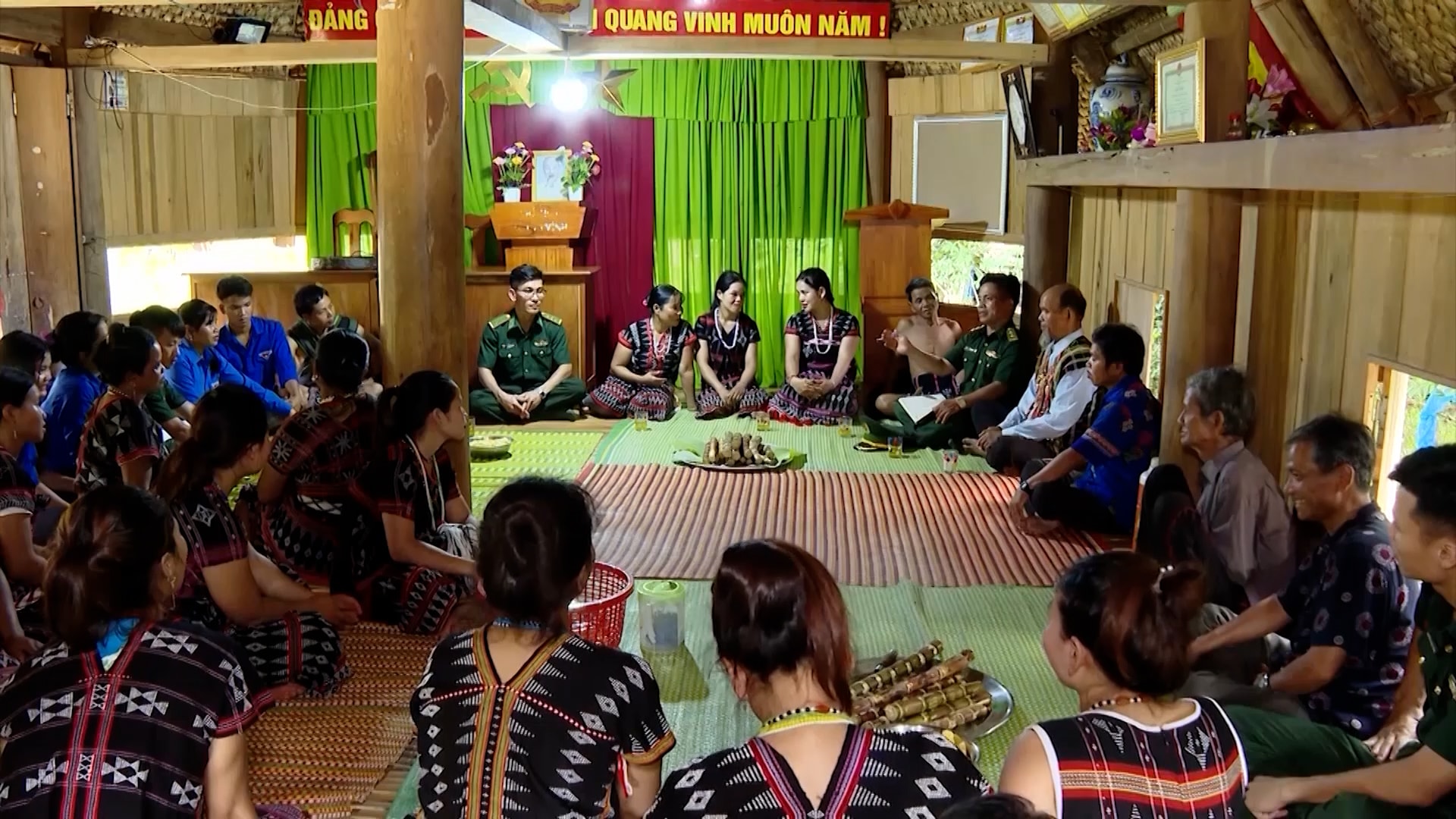 Tuyên truyền các chủ trương, chính sách đến người dân xã A Nông.