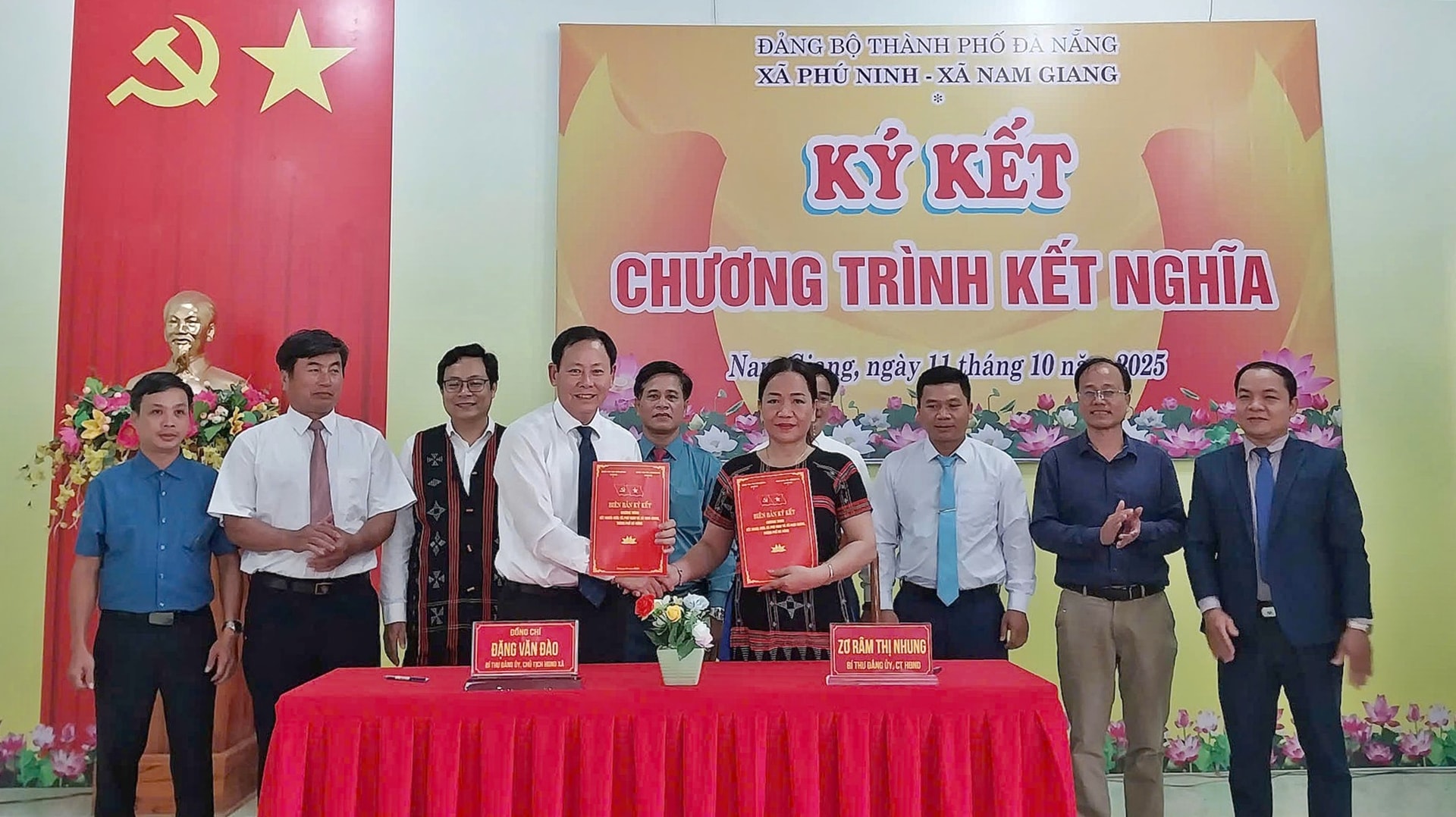 Anh 7 - Xa Phu Ninh va Nam Giang ky ket ket nghia