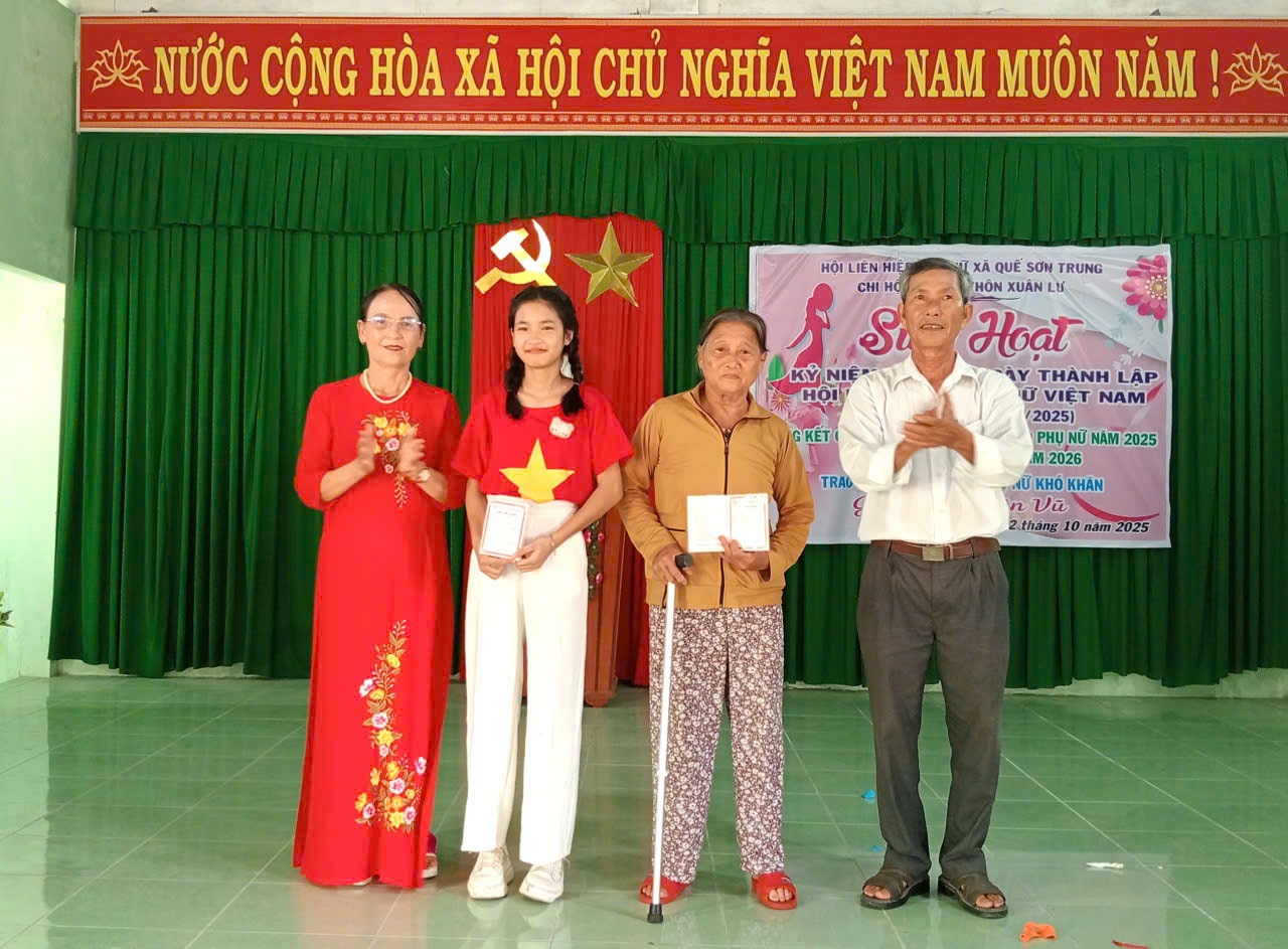 em Vy sổ tiết kiệm phụ nữ