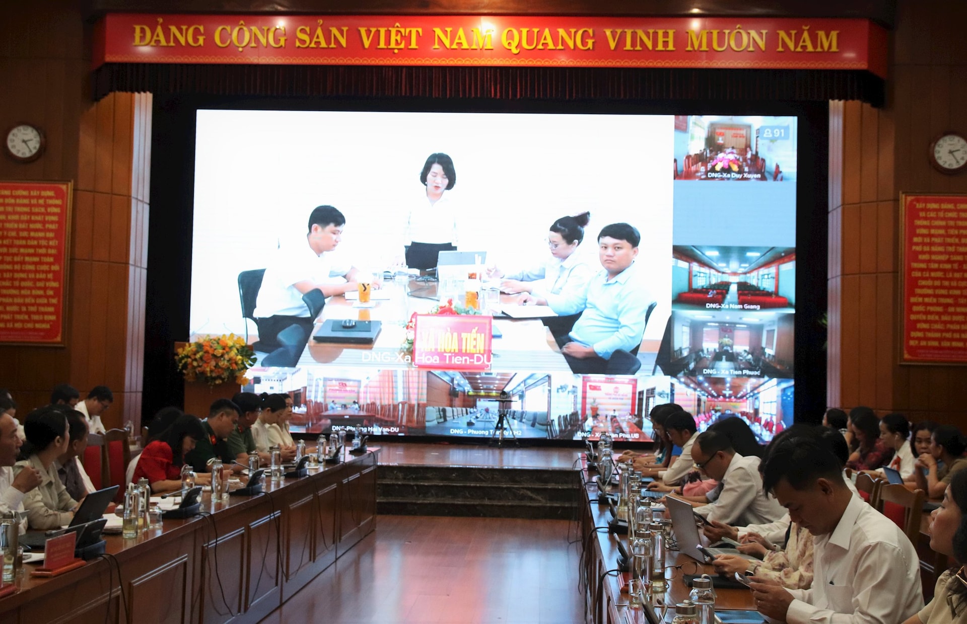 Hội nghị trực tuyến đến điểm cầu các phường, xã trên địa bàn thành phố. Ảnh: TRỌNG HUY