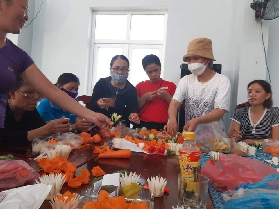 Phụ nữ xã Tam Hải tập huấn khởi nghiệp. Ảnh VĂN PHIN