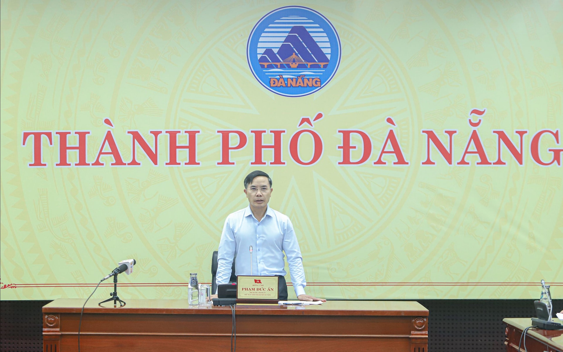 Chủ tịch UBND thành phố Phạm Đức Ấn phát biểu kết luận buổi làm việc. Ảnh: NGO