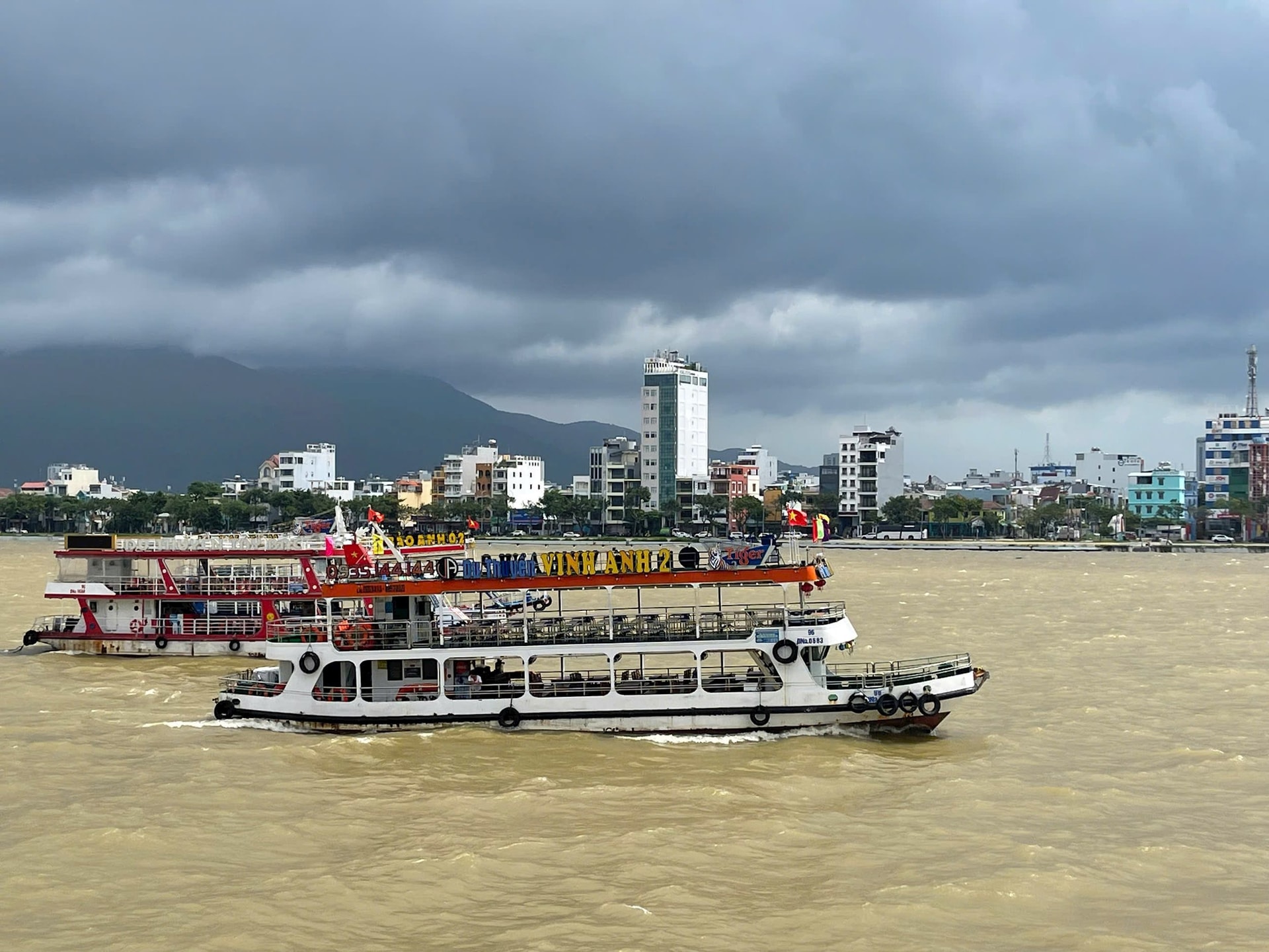 Déplacement des navires de croisière pour éviter la tempête 12