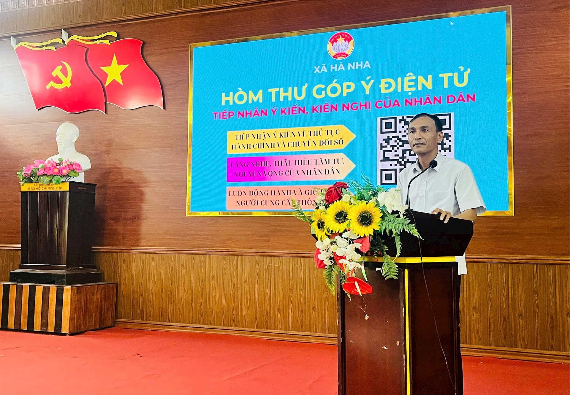 Ủy ban MTTQ Việt Nam xã Hà Nha ra mắt Hòm thư góp ý điện tử tiếp nhận ý kiến, kiến nghị của nhân dân. Ảnh: THÁI CƯỜNG