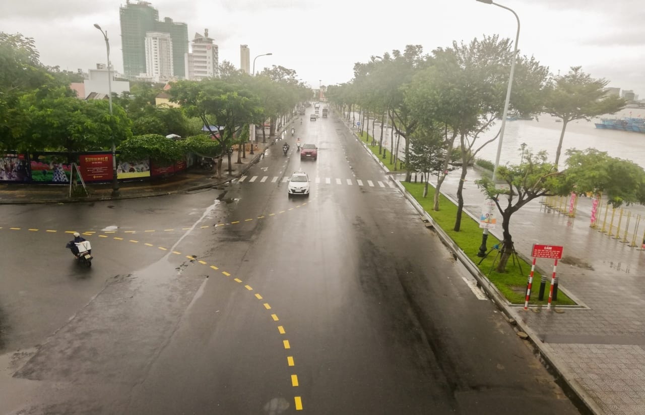 Dự báo thời tiết ngày mai Đà Nẵng có nơi mưa vừa đến to, kèm gió giật mạnh và sấm sét