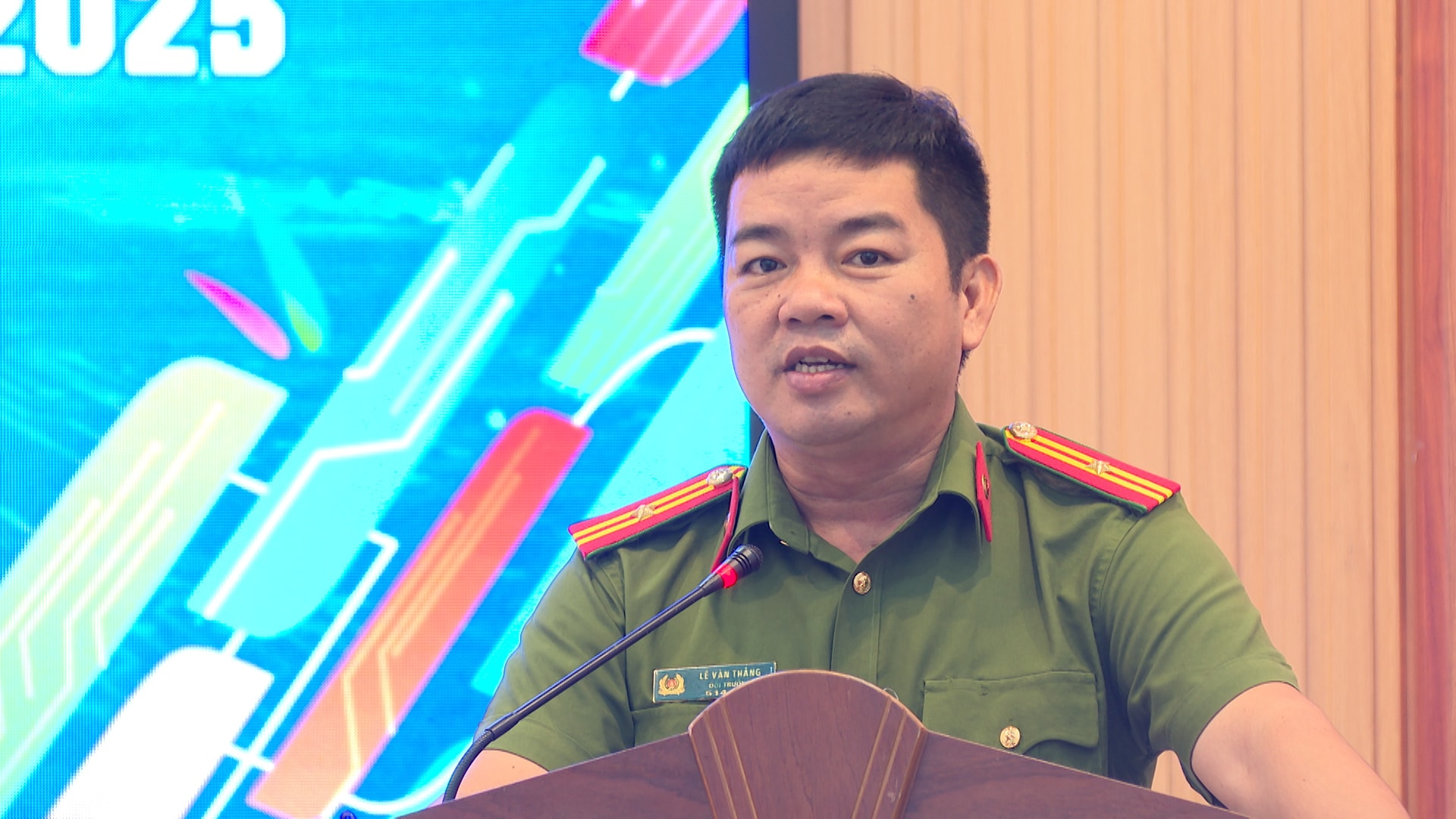 Maior Le Van Thang - Șeful poliției comunei Thang Dien
