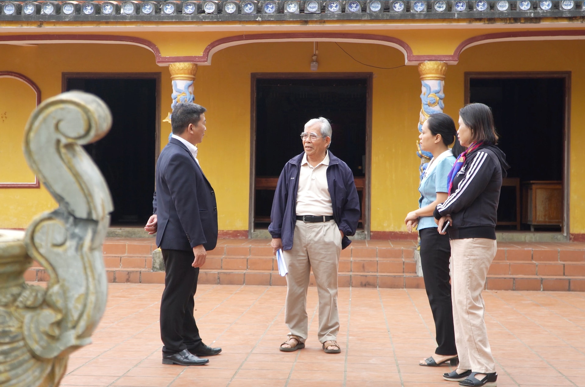 Kérjen véleményt Huong Tra falu véneitől