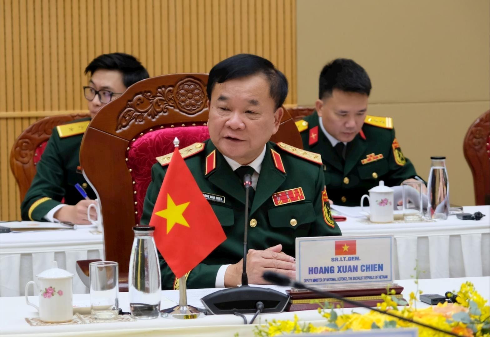 Thượng tướng Hoàng Xuân Chiến, Thứ trưởng Bộ Quốc phòng phát biểu tại đối thoại. Ảnh: NGỌC HÀ