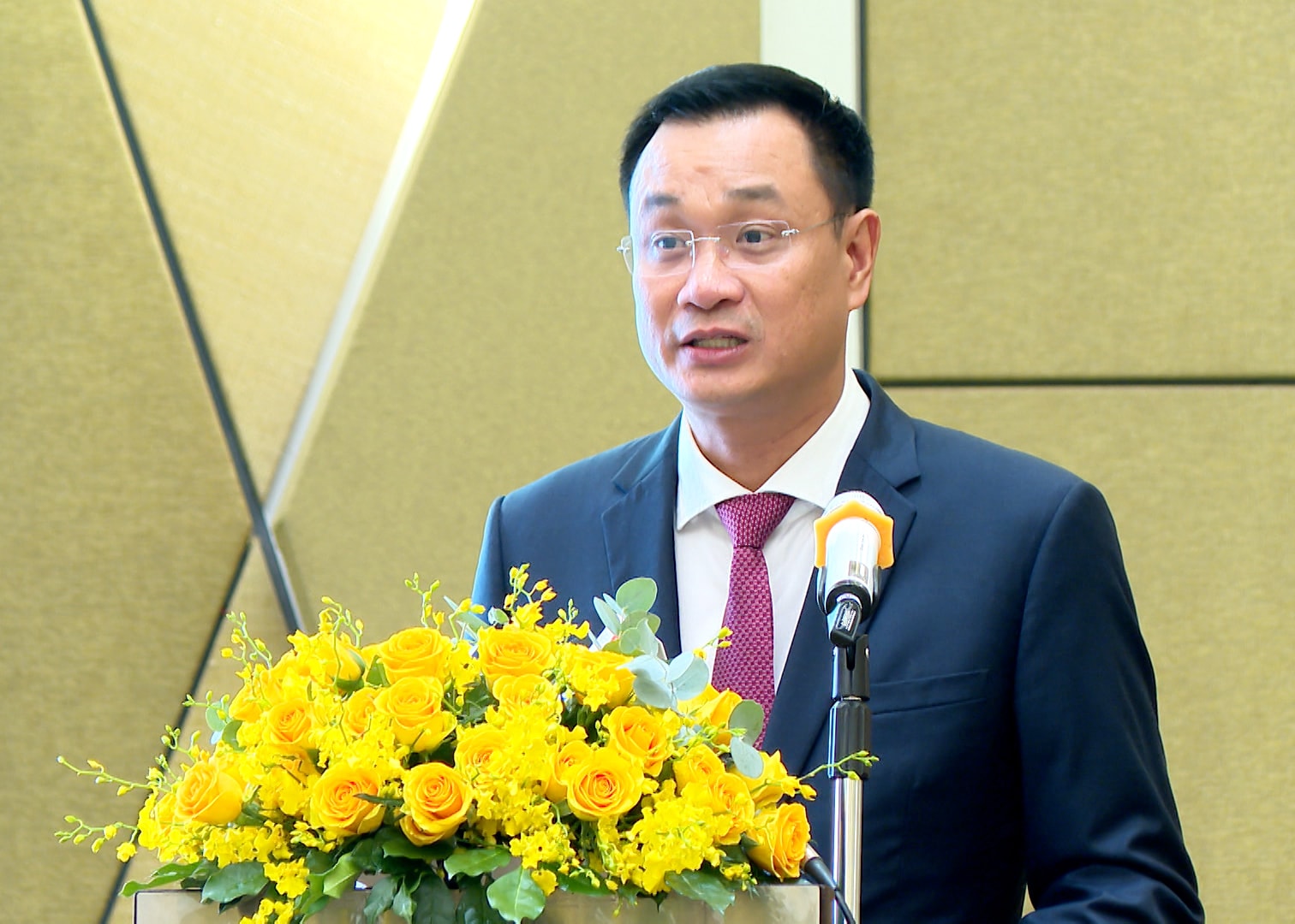 Bí thư Thành ủy Đà Nẵng Lê Ngọc Quang phát biểu chào mừng. Ảnh: XUÂN HÂ