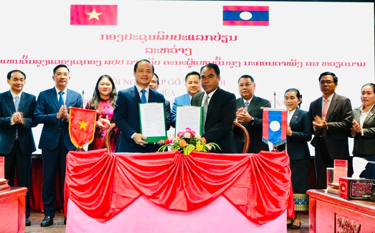 Ban Chỉ đạo Công tác biên giới thành phố Đà Nẵng và tỉnh Sê Kông ký kết nội dung sẽ thực hiện trong thời gian đến.