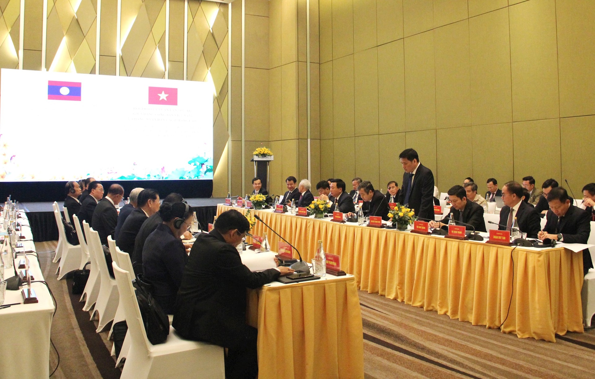 Các phiên thảo luận tại hội thảo. A