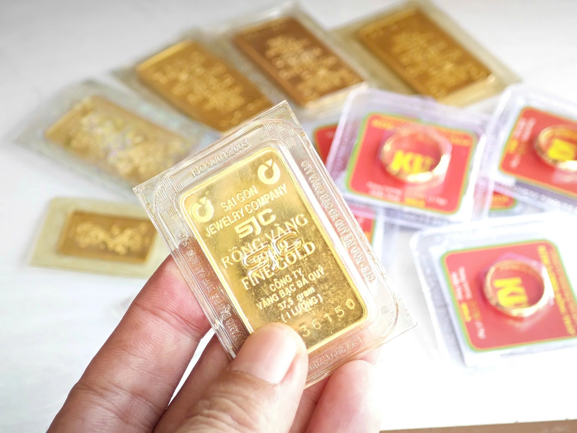 Giá vàng chiều nay 29 10 2025 Giá vàng SJC, BTMC, PNJ, Mi Hồng, giá vàng nhẫn trong nước, vàng thế giới