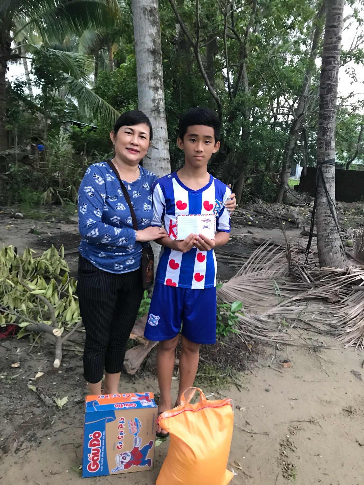 Em Đỗ Văn Hiến được bà Quân nhận đỡ đầu từ lúc 3 tuổi. Ảnh: Nhân vật cung cấp