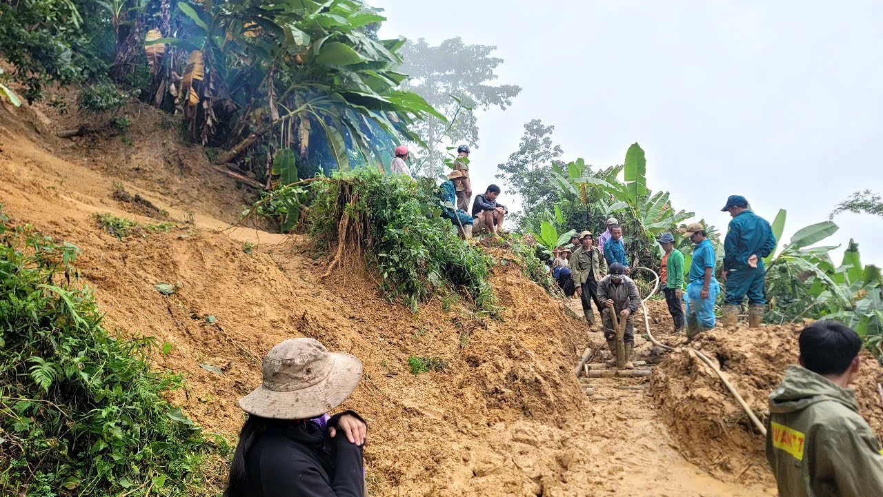 CÁC LỰC LƯỢNG THAM GIA LÀM ĐƯỜNG GIAO THÔNG PÀ ĐHÍ