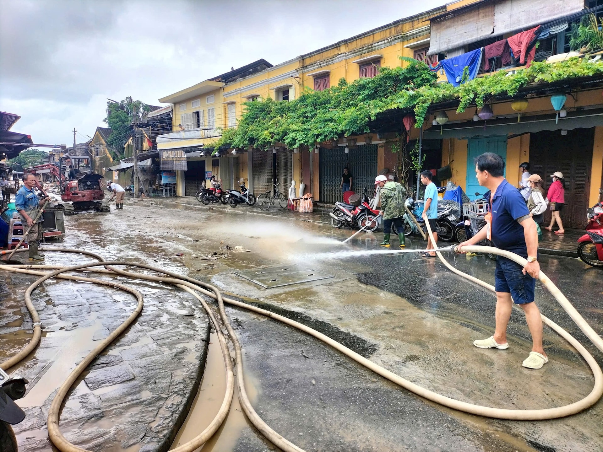 Städning av Hoi An-marknaden