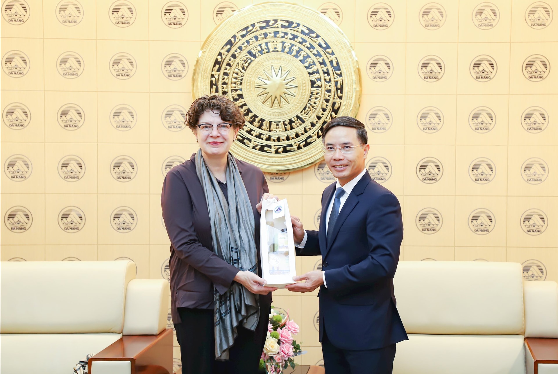 1-11 TIEP DAI SU DUC