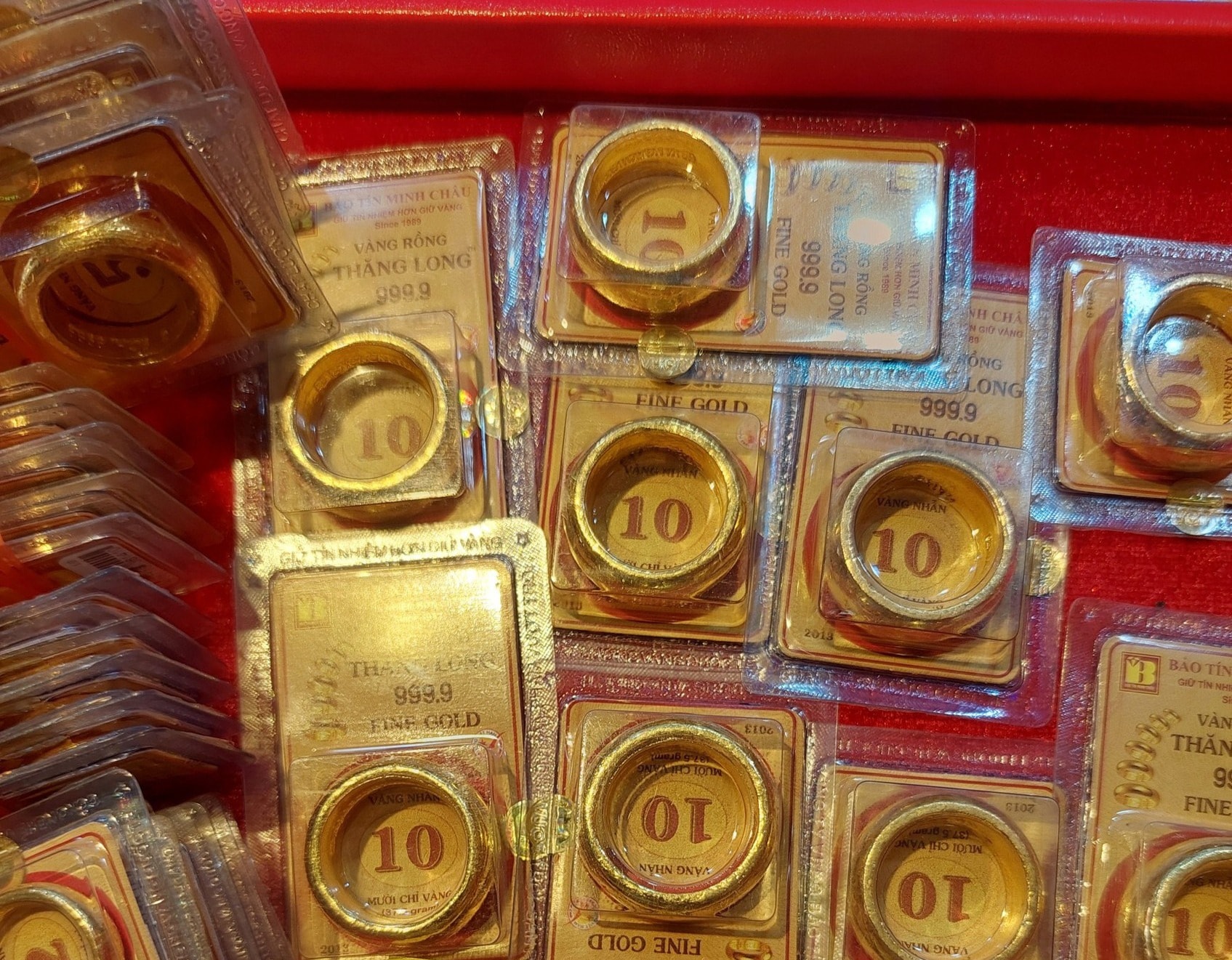 Giá vàng chiều nay 3 11 2025 Giá vàng SJC, giá vàng 9999, giá vàng nhẫn trong nước, vàng thế giới