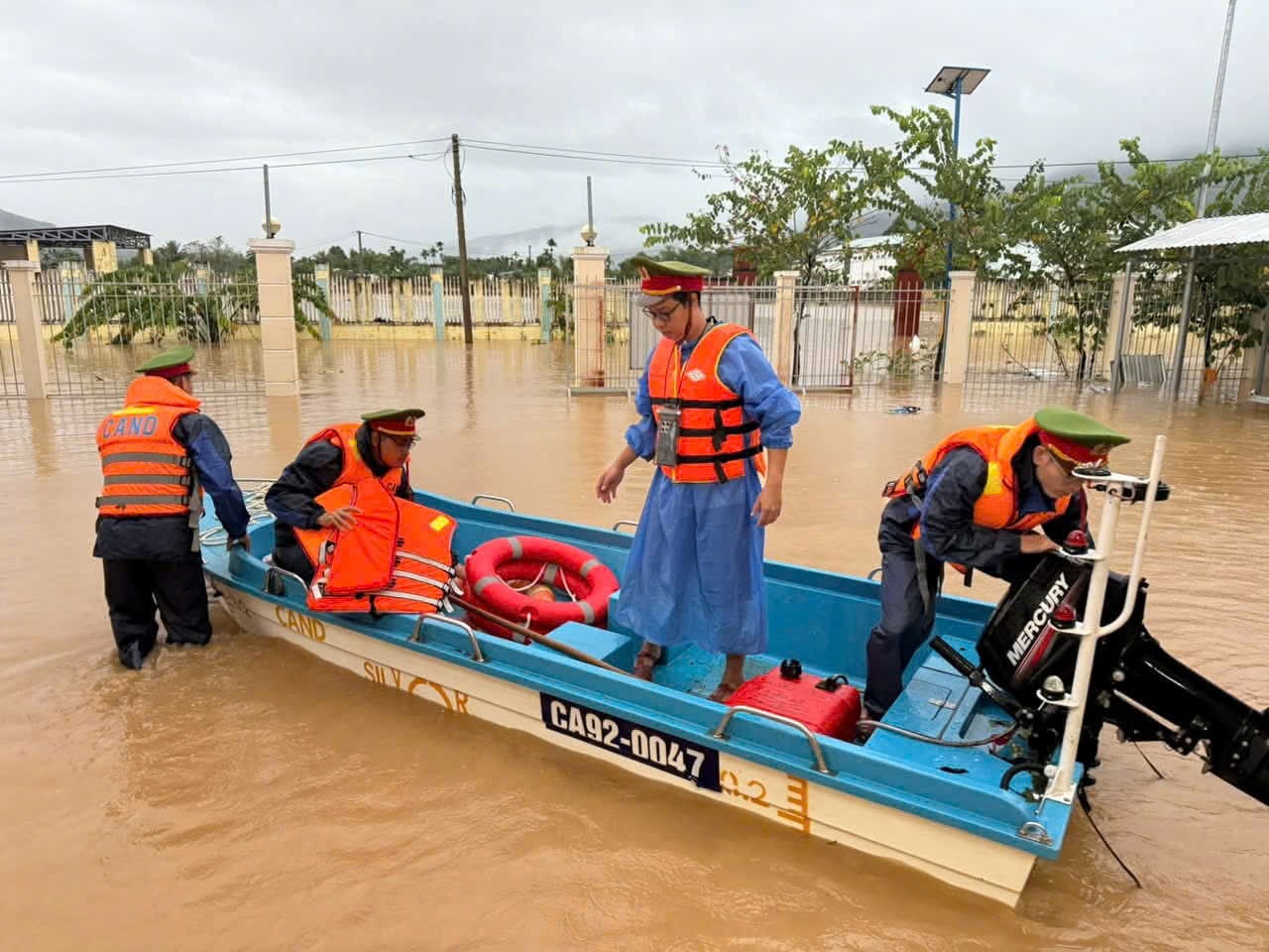 오늘 아침, Thuong Duc