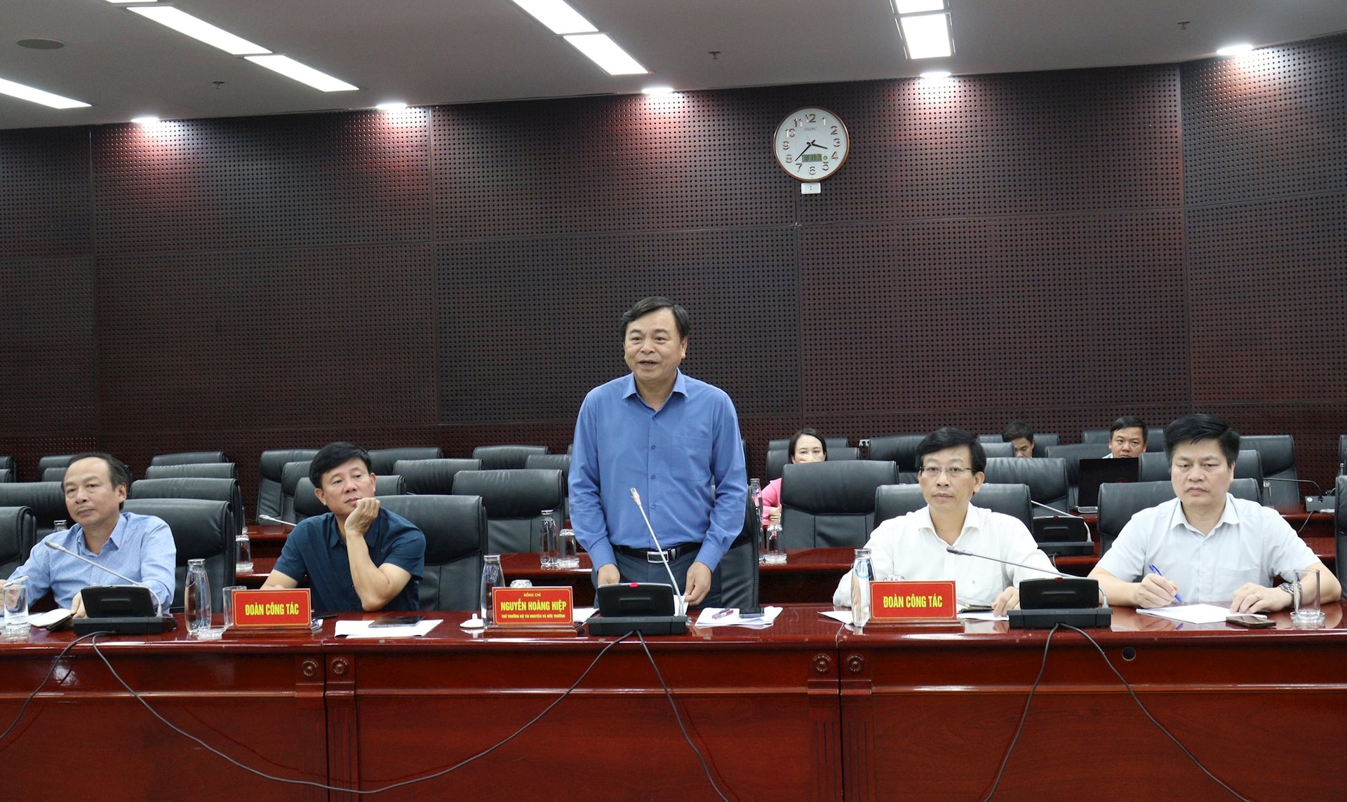 មជ្ឈមណ្ឌល Hung 4