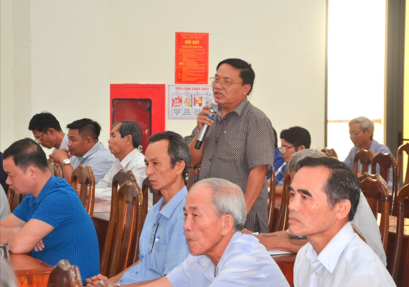 Đại diện thôn Phiếm Ái 2 cho biết đã tuyên truyền, vận động nhân dân dự trữ lương thực đủ dùng ít nhất 7 ngày. Ảnh: CÔNG TÚ