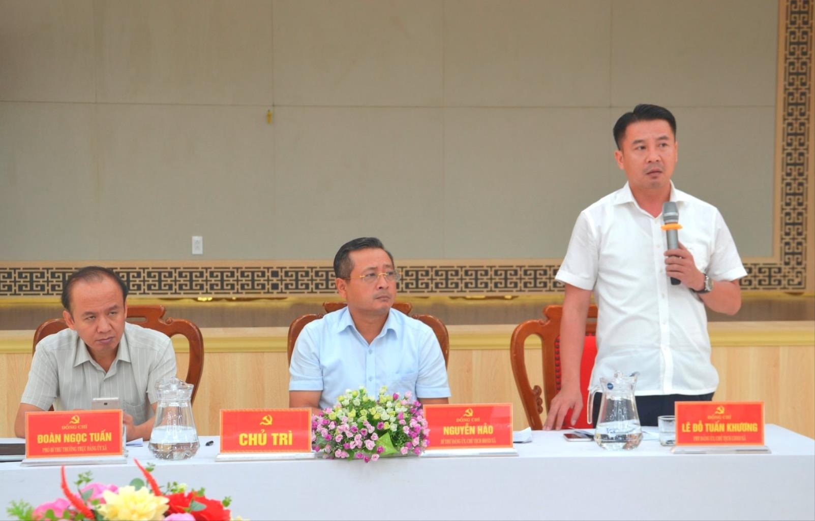 Chủ tịch UBND xã Đại Lộc Lê Đỗ Tuấn Khương đề nghị cần tập trung khắc phục hậu quả mưa lũ và chủ động ứng phó bão số 13. Ảnh: CÔNG TÚ