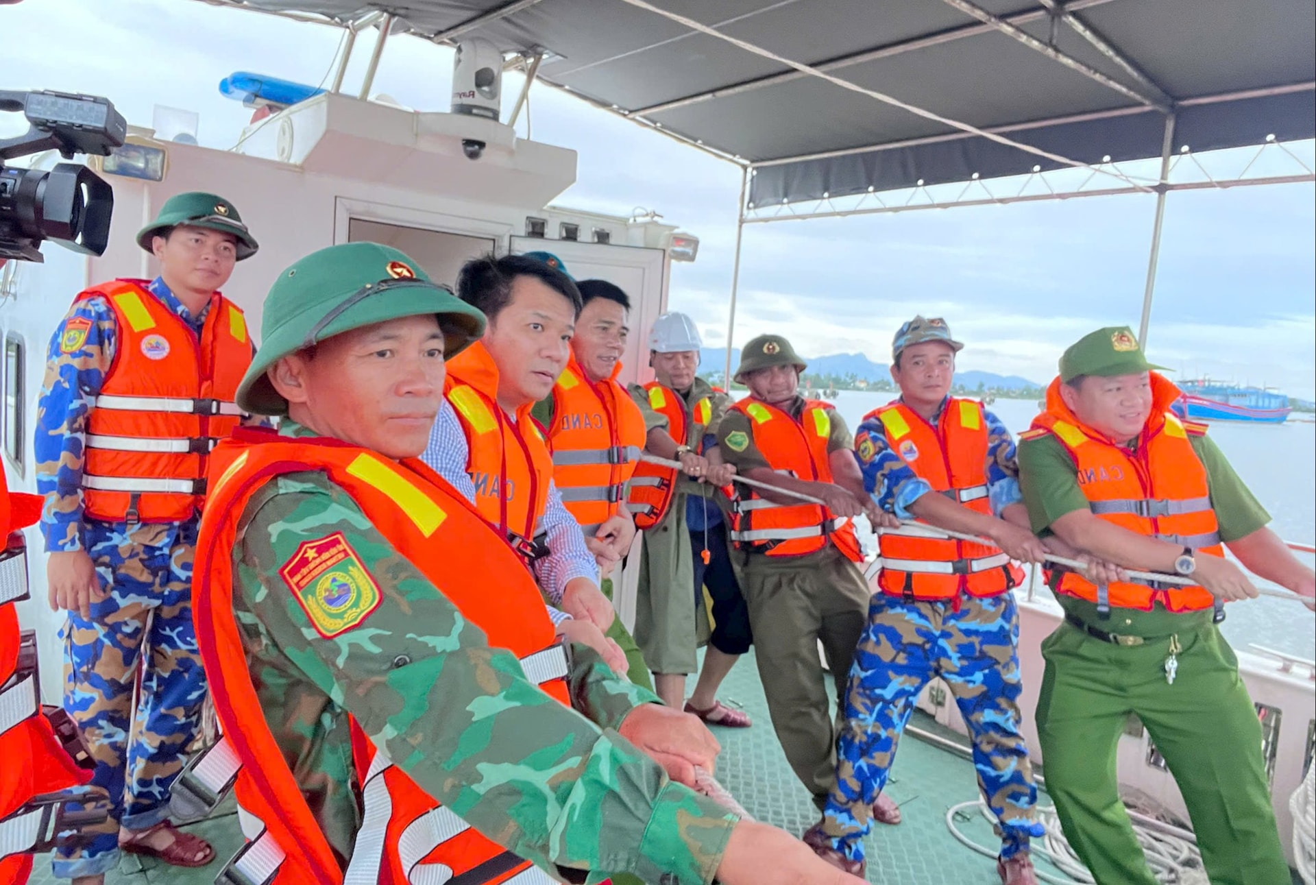 Autoritățile s-au mobilizat pentru a muta vehiculul într-un loc sigur.