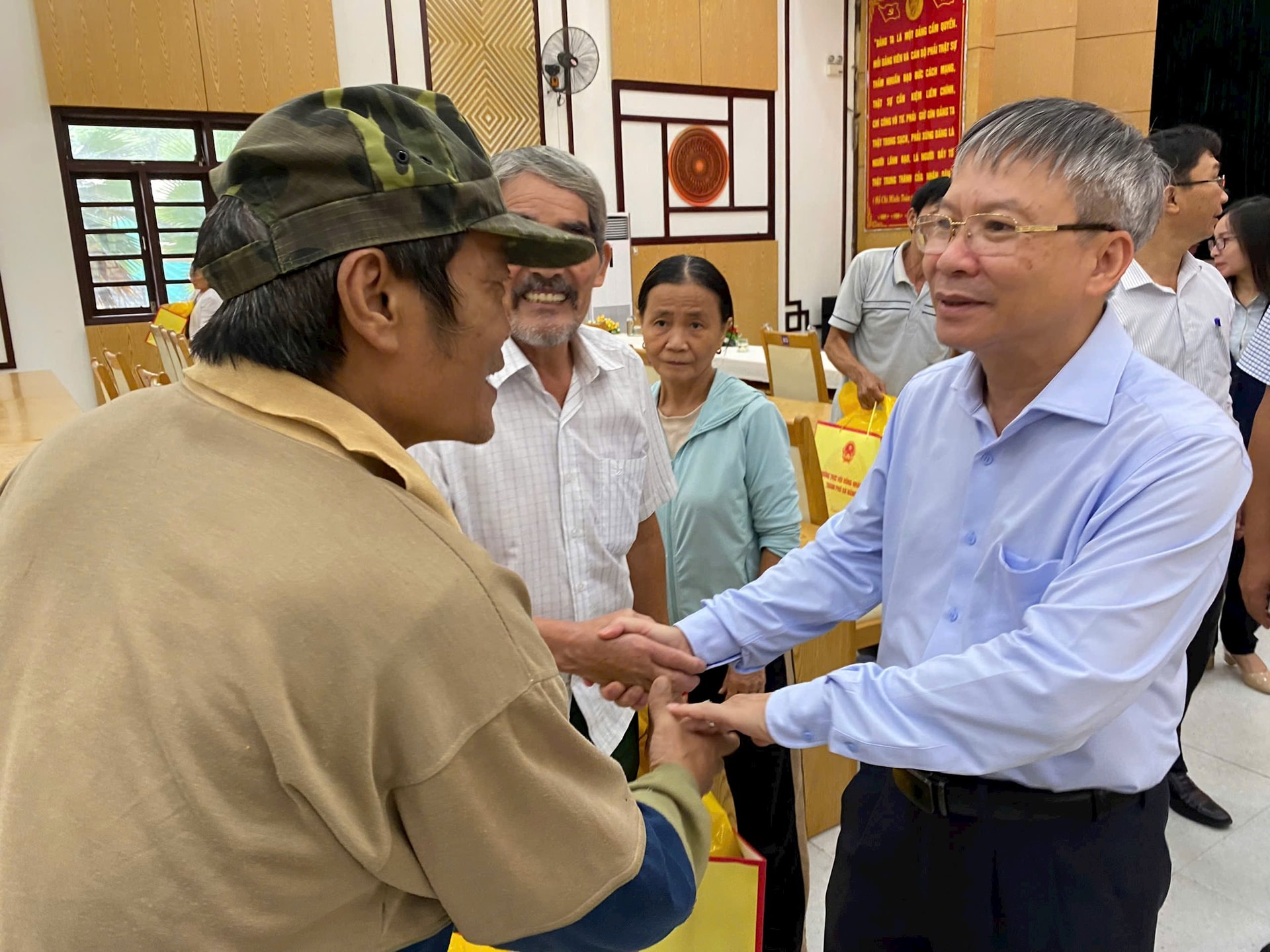 ທ່ານ A Dung 1