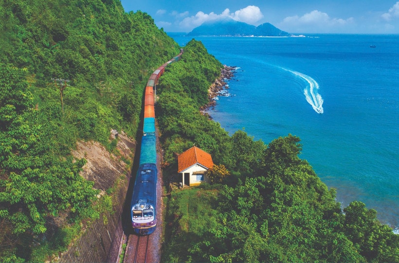 Mạng lưới đường sắt Việt Nam sẽ được bổ sung nhiều tuyến mới nhằm tăng cường tính kết nối với cảng biển, sân bay. (Ảnh: PV/Vietnam+)