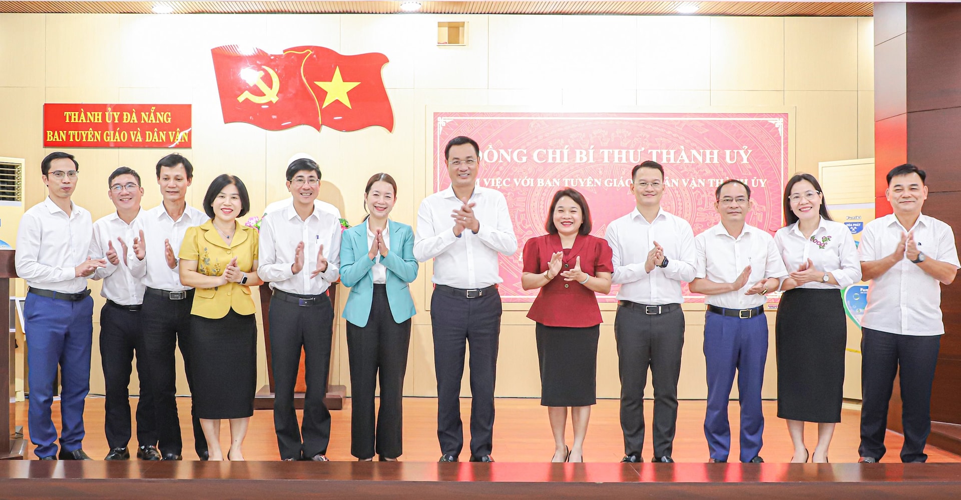 10-11 BI THU CHUP ANH LUU NIEM