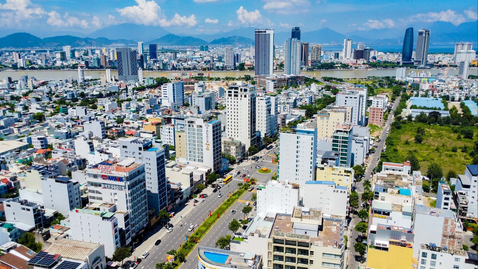 Đà Nẵng tươi đẹp trong ánh nắng sớm. 