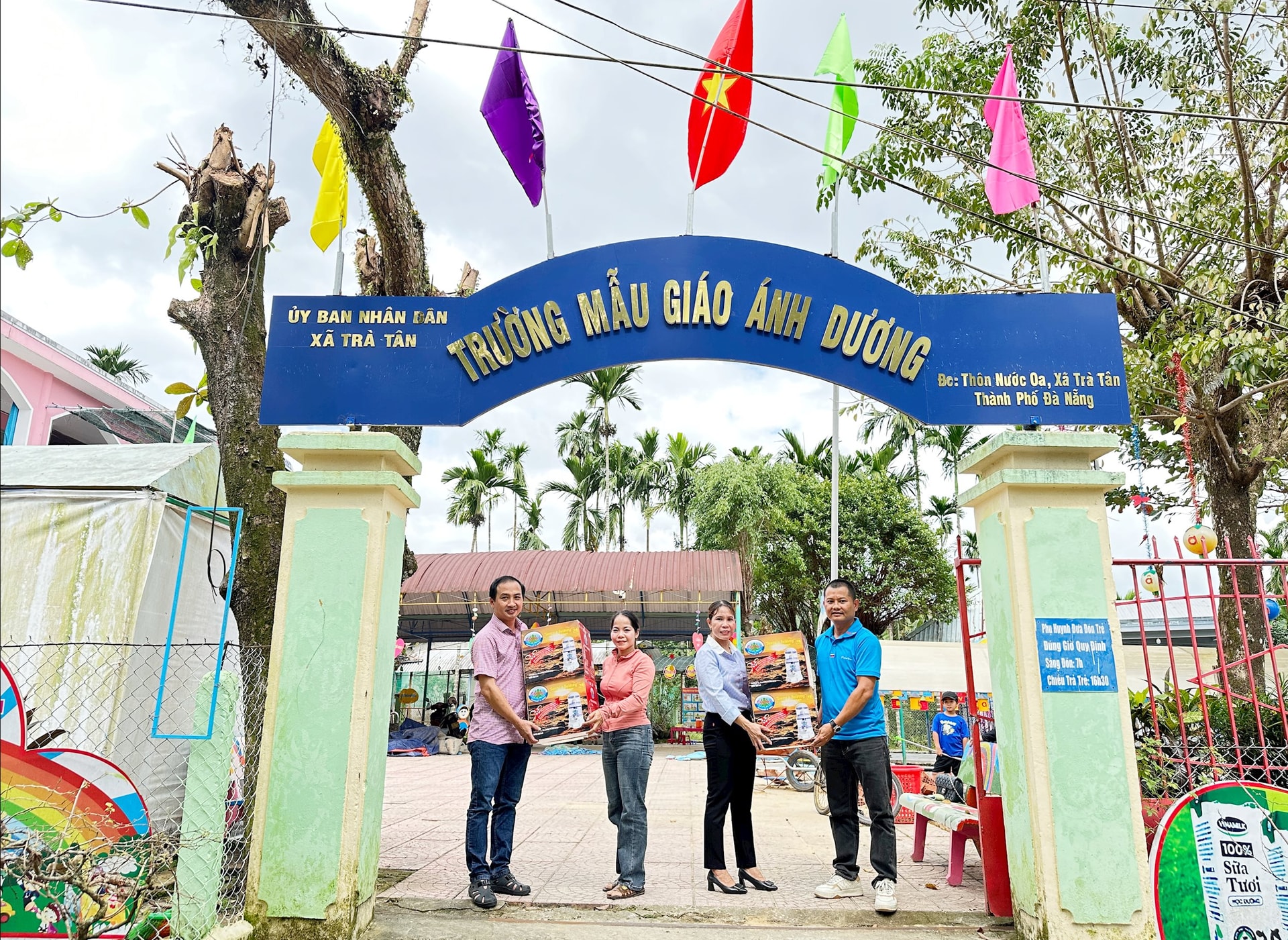 Filantroper støtter vannfiltreringsutstyr med liten kapasitet for Anh Duong barnehage